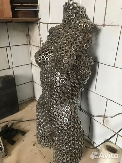 Барельеф из гаек