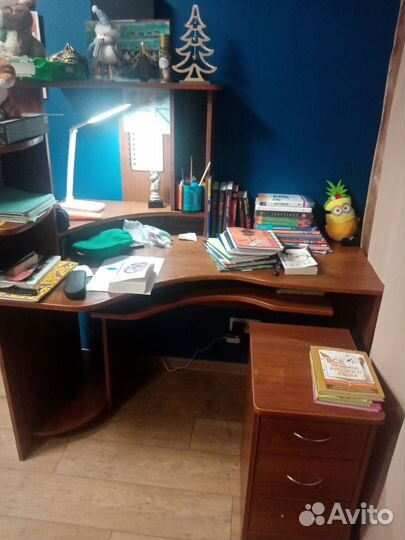 Компьютерный и школьный стол