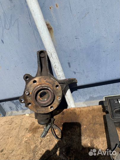 Кулак поворотный ступица левый Peugeot 3008