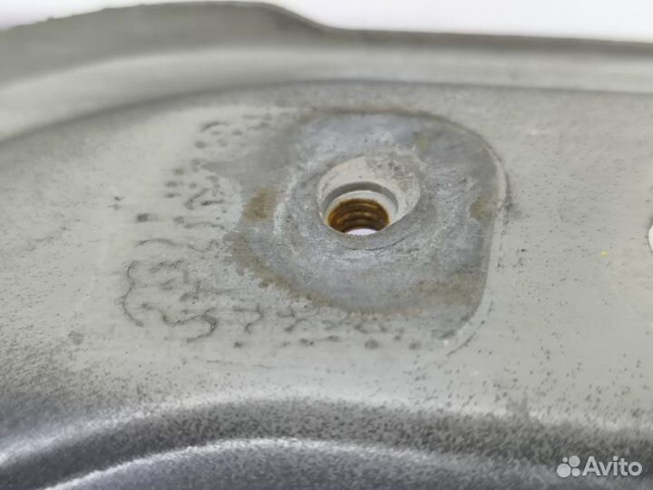 Кронштейн крыла передний правый Nissan Teana J32