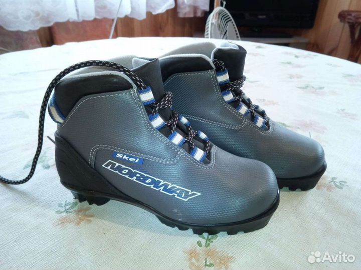 Лыжные ботинки