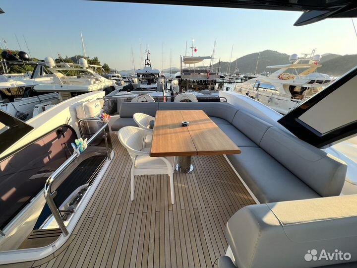 Моторная яхта Sunseeker Manhattan 68 (121)
