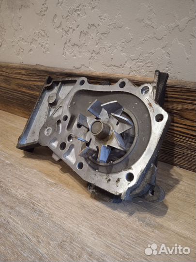 Помпа Renault Sandero