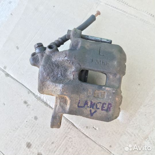 Суппорт передний левый Mitsubishi Lancer, Libero