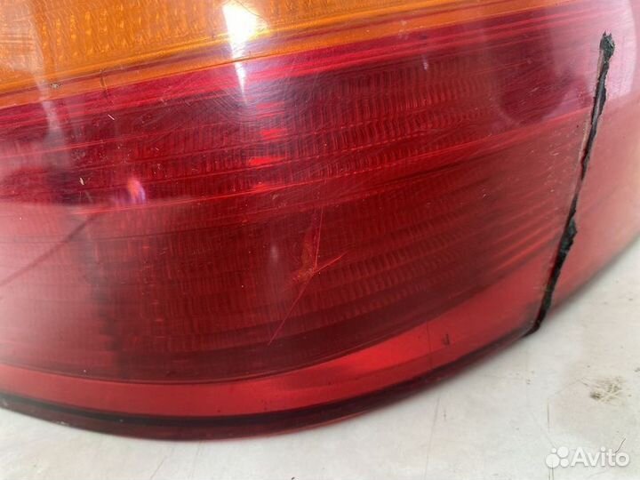 Фонарь задний левый Toyota Vista