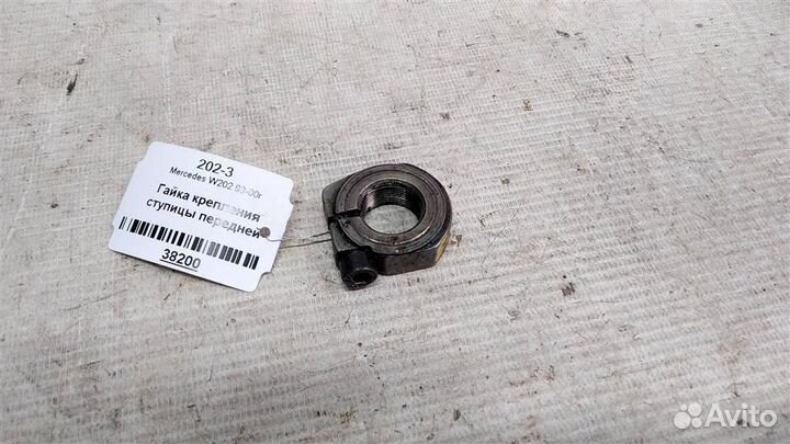 Гайка крепления ступицы передней mersedesbenz W20