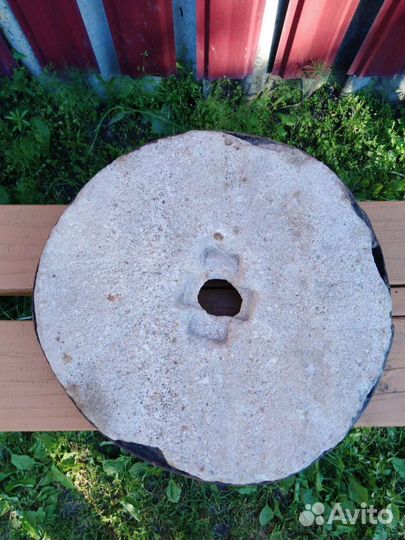 Каменные жернова