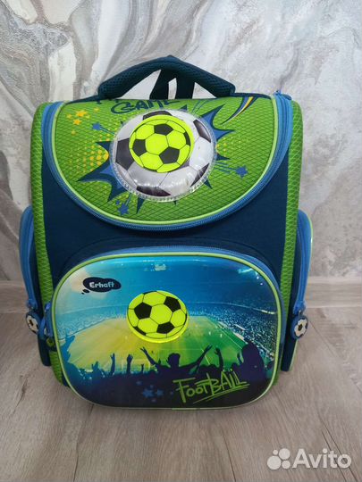 Школьный рюкзак с ортопедической спинкой