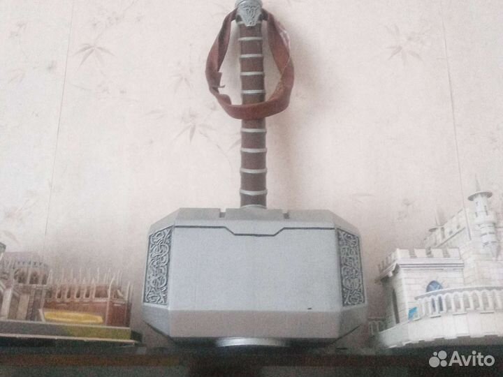 Настольная фигурка