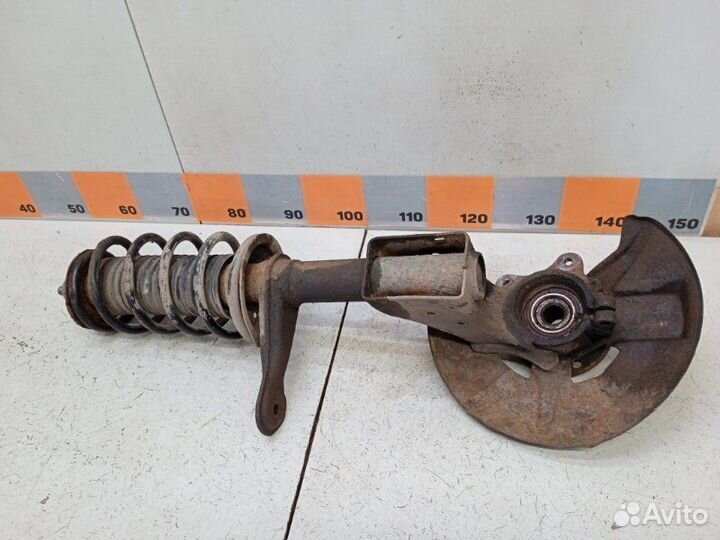 Кулак поворотный передний правый Volkswagen