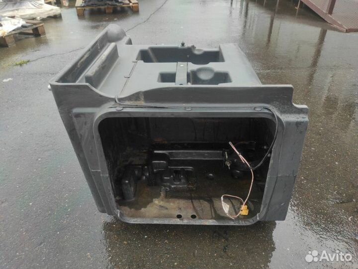 Ящик инструментальный правый Man Tgs