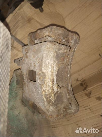 Суппорт передний левый Hyundai Elantra XD 1.6 2000