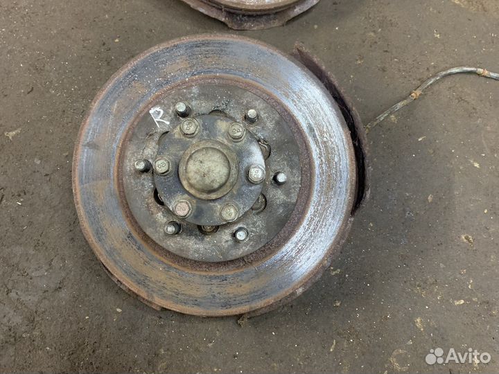 Кулак Передний правый Мицубиси монтеро спорт