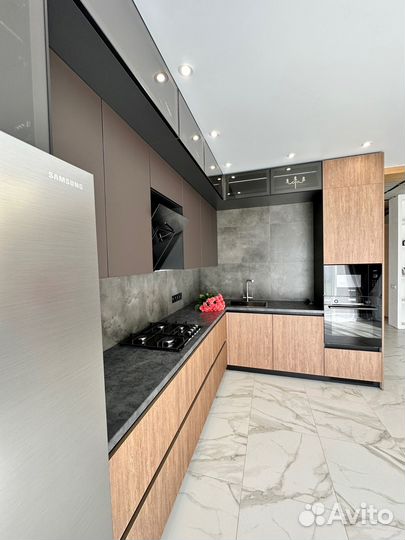 Угловая кухня на заказ. Производство в Новосибирске