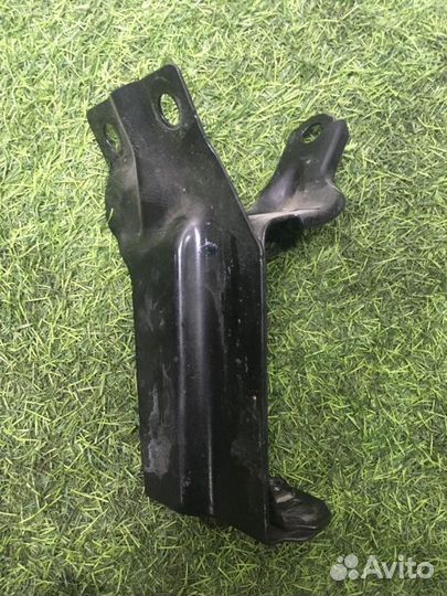 Кронштейн радиатора левый Volvo S60 1.6 2011