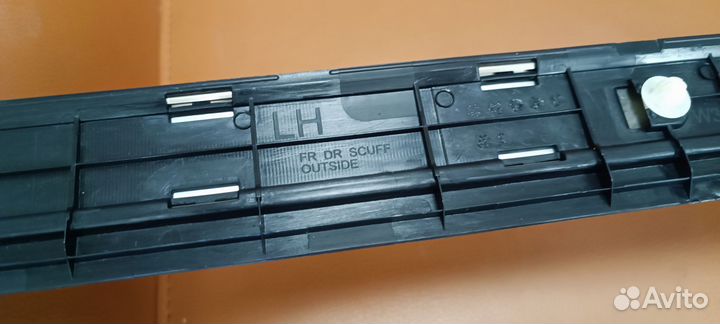 Комплект новых передних накладок Lexus 250-350