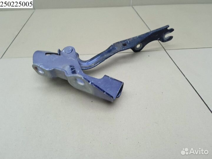 Петля капота правая Mazda 3 BK