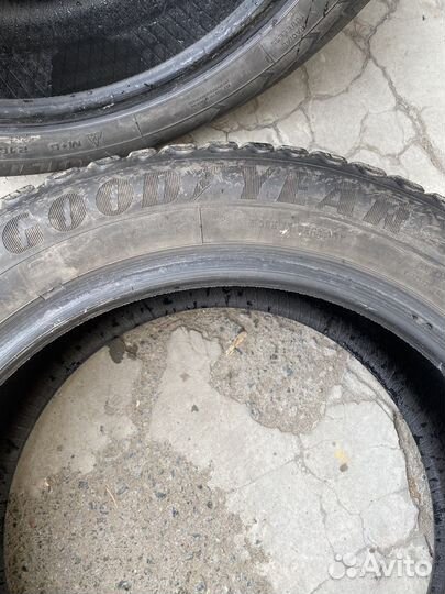 Goodyear Ultragrip Ice Arctic 215/55 R17 98T