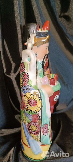 Фарфоровая статуэтка 