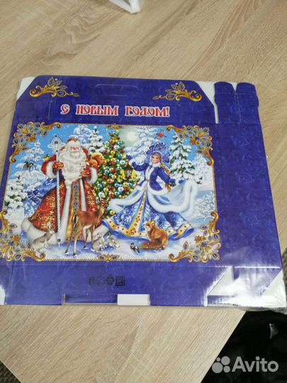 Коробка для новогоднего подарка