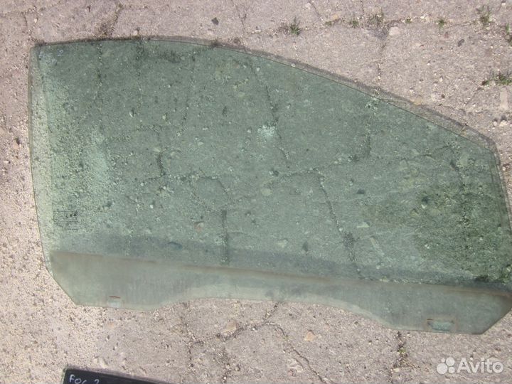 Ford Focus 2 стекло двери передней правой