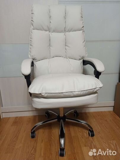 Офисное кресло руководителя новое