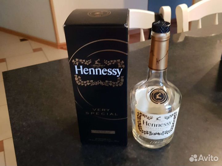 Пустые бутылки стеклянные