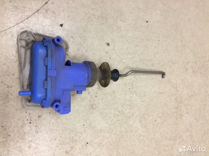 Активатор замка передней правой двери