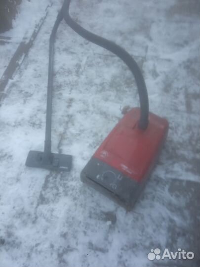 Пылесос с регулировкой мощности.Исправен