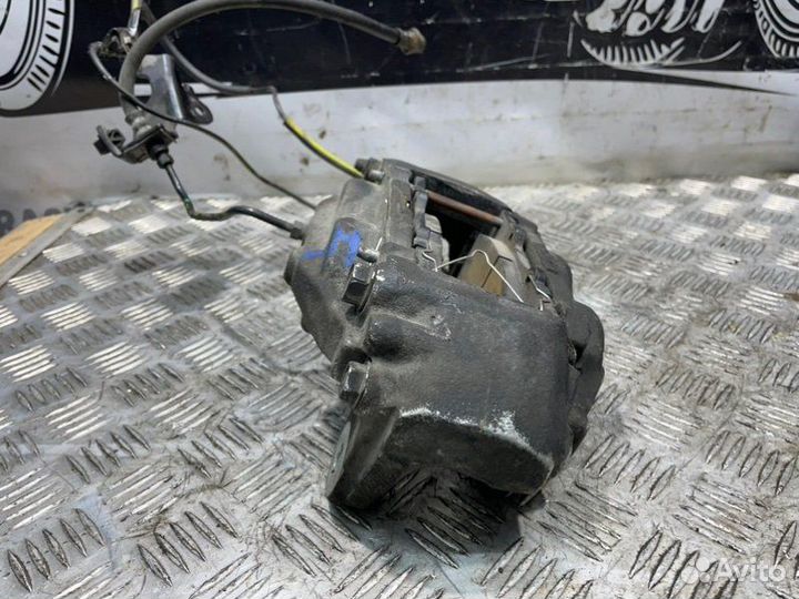 Суппорт передний правый Toyota Tundra XK50