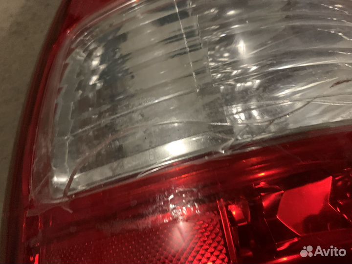 Задний фонарь toyota land cruiser 100