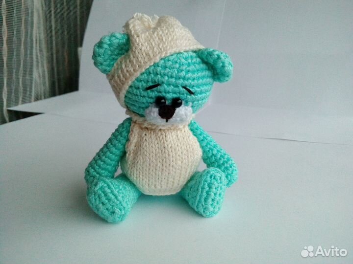 Вязаный мишка ручной работы