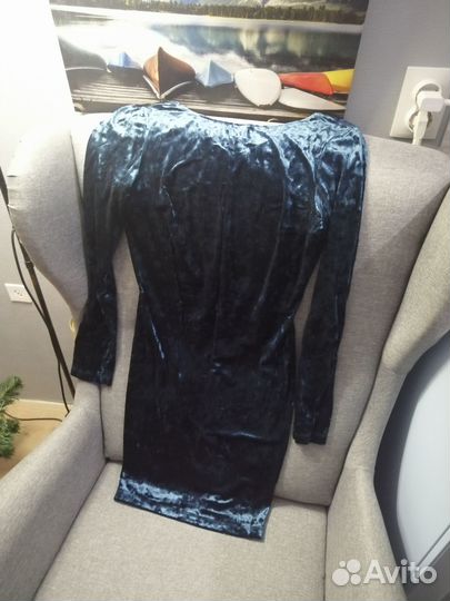 Платье бархатное изумрудное