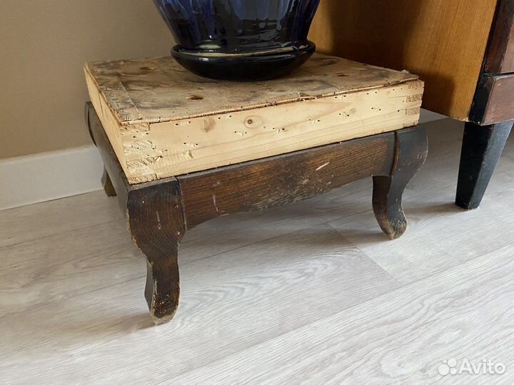 Банкетка в прихожую из дерева ретро