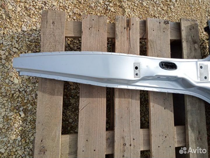 Центральная стойка кузова левая Volkswagen Passat