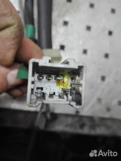 Замок двери передней левой Rover 400