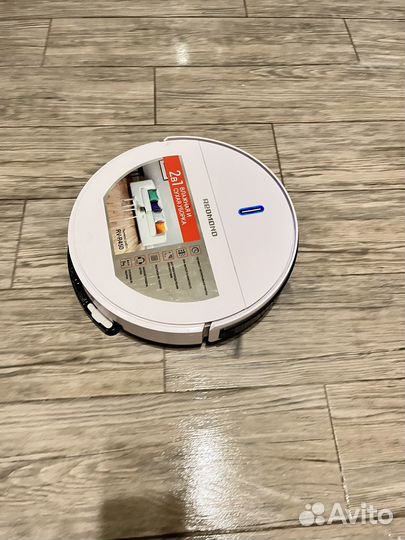 Моющий робот пылесос Redmond