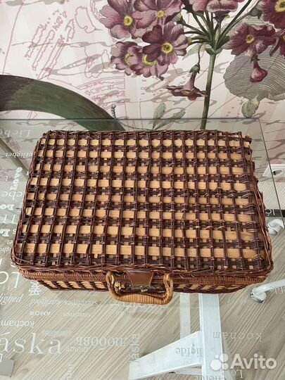 Плетеный чемодан для пикника