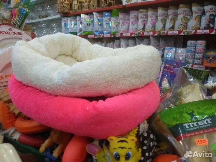 Лежанки и домики для кошек и собак