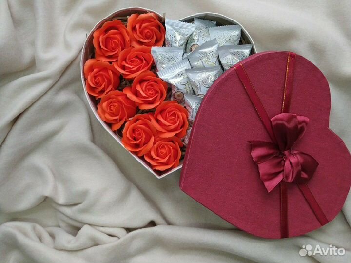 Коробка подарочная мыльные розы конфеты