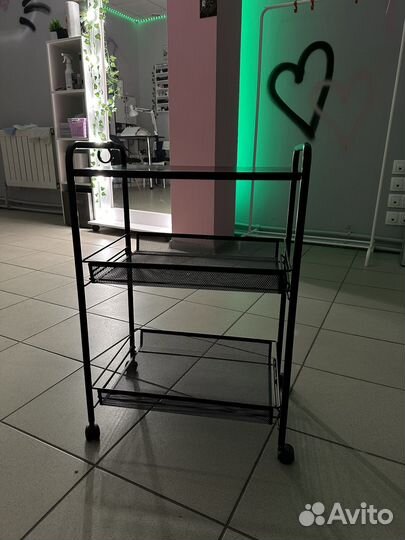 Этажерка на колесиках