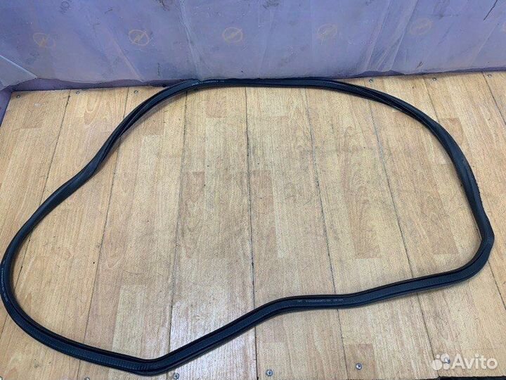 Уплотнительная резинка передняя правая Opel Astra