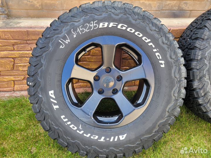 Комплект оригинальных колес Jeep Wrangler