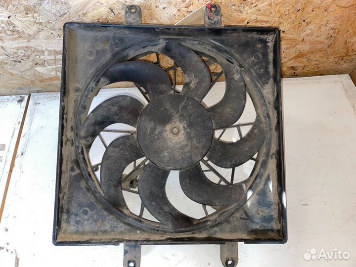 Вентилятор охлаждения радиатора двигателя передний