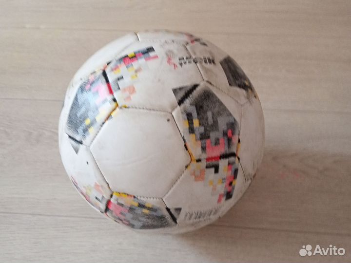 Мяч не много потрëпаный Б/У