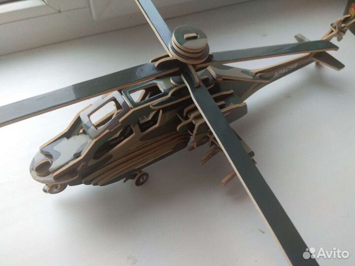 Модель вертолета, дома и машинок