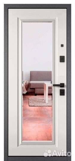 Дверь входная в квартиру с зеркалом