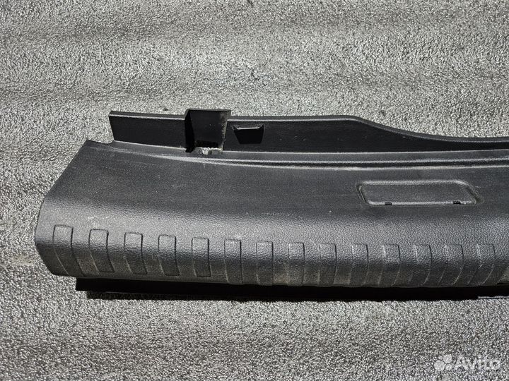 Audi A6 С8 Накладка замка багажника