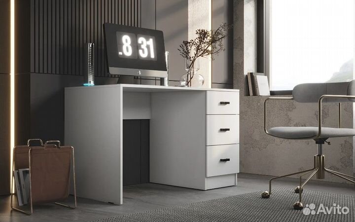 Компьютерный стол белый
