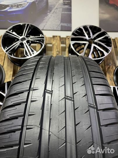 Michelin Pilot Sport 4 245/40 R19 и 275/35 R19 98Y